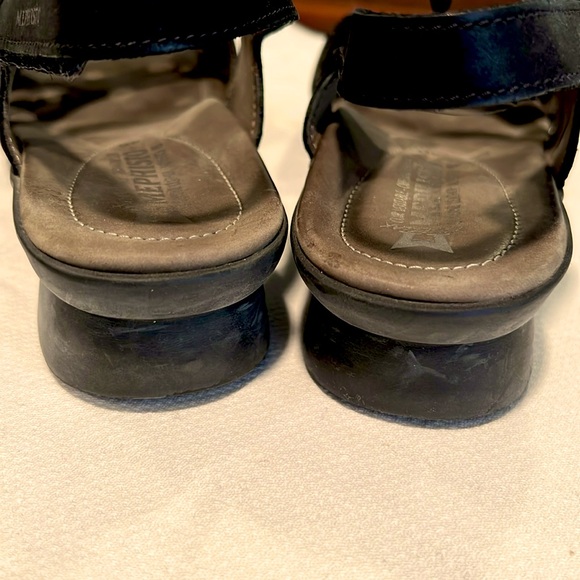 Mephisto Phiby Perf sandals Size 40, black. - Picture 12 of 13